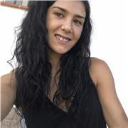 Soy una profesora polivalente y extrovertida, siempre trato de ayudar a los demás y sé comprender qué es lo que necesitan para poder dárselo
